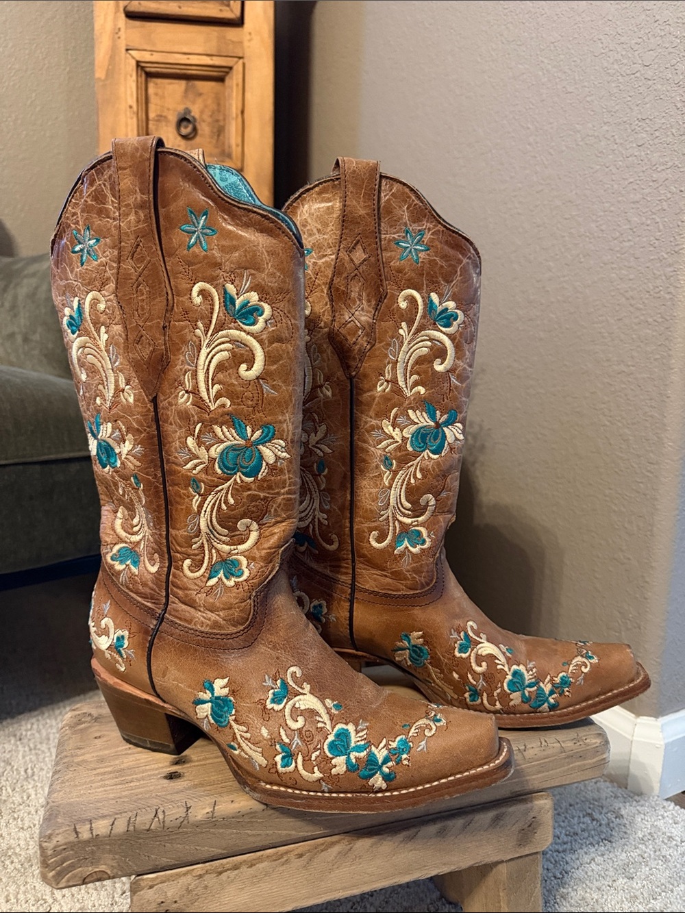 Women's Brown Embroidered Western Heeled Boots with Turquoise Accents
